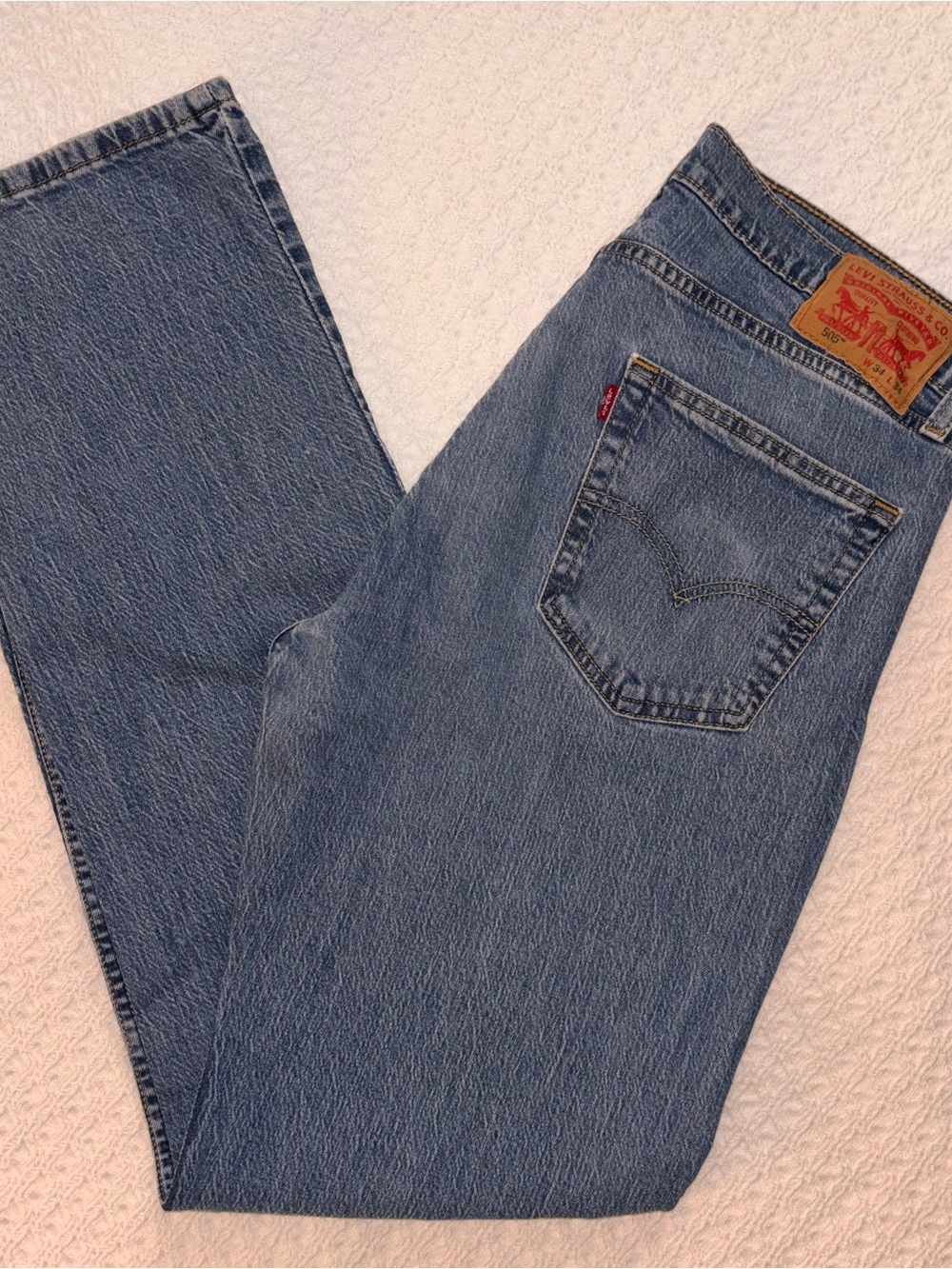 Levi’s 505 men’s 34 x 33.5 medium wash straight leg blue jeans